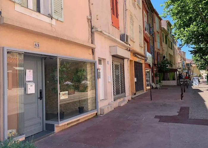 Mon Petit Nid D\'Amour Au Coeur Historique De Frejus